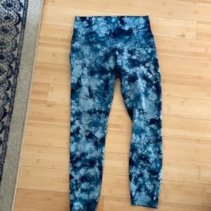 Lululemon Wunder Under High-Rise 7/8 Tight Shibori Blue Haze 25" - Style W5BNUS